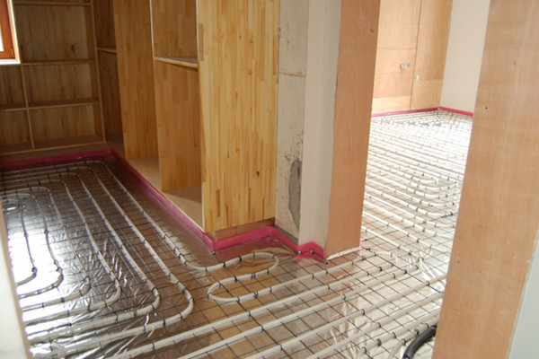 如何避免樓下蹭地暖？